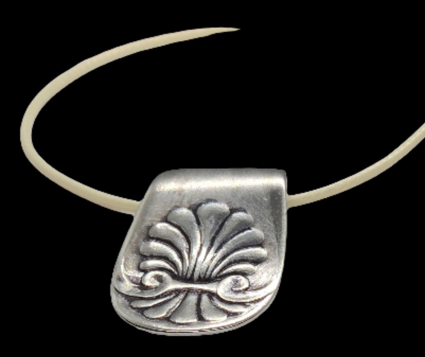 Vintage Shell Necklace and Pendant