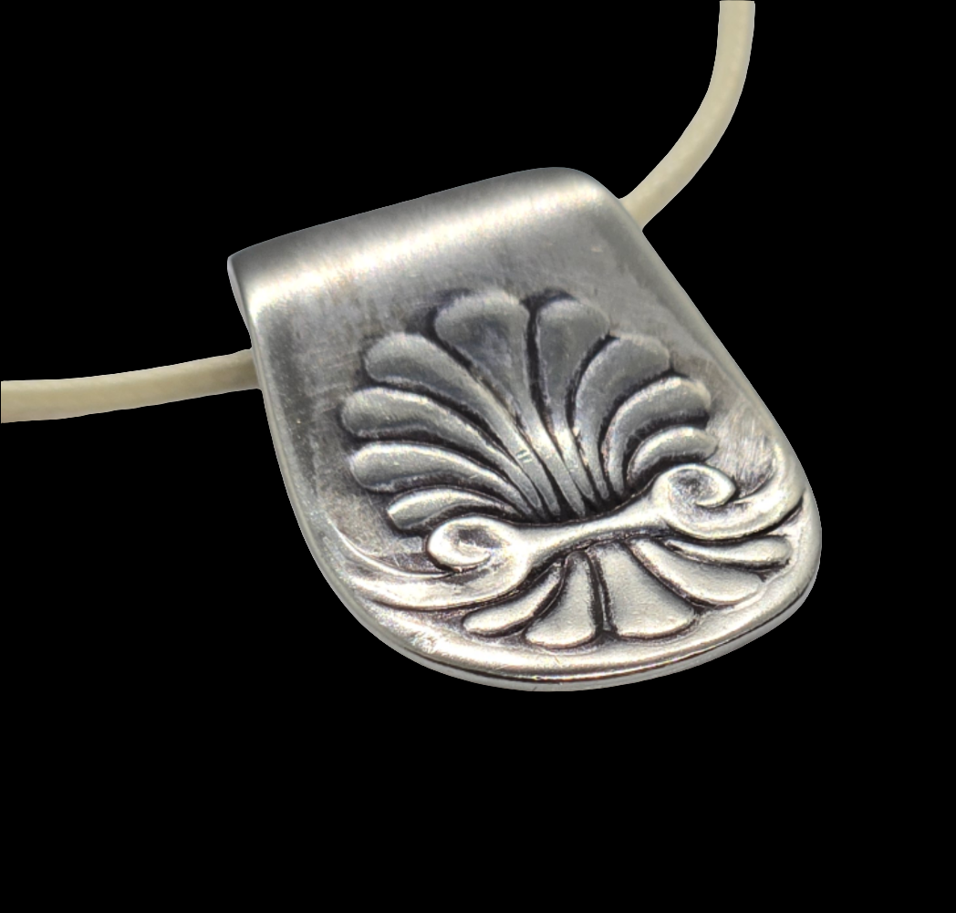 Vintage Shell Necklace and Pendant