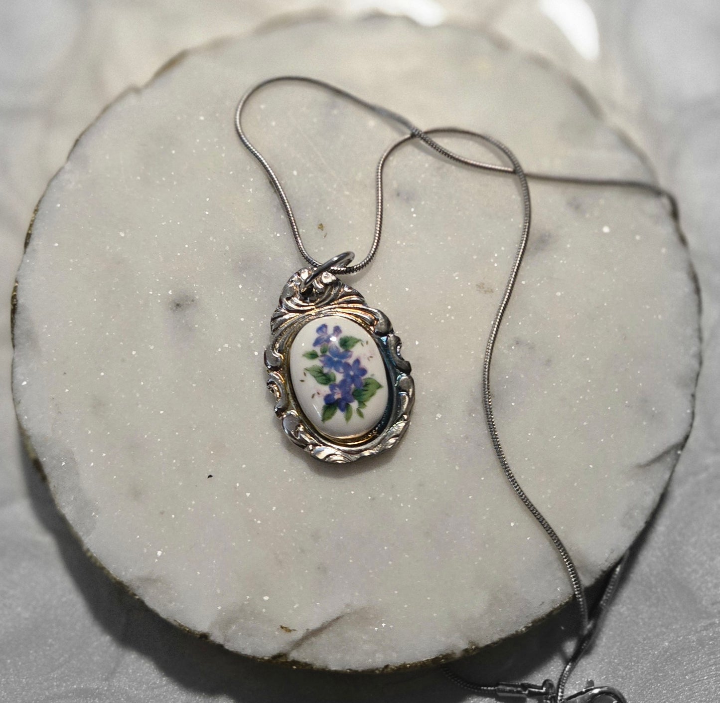 Dainty Flower Necklace 20-inch metal chain
