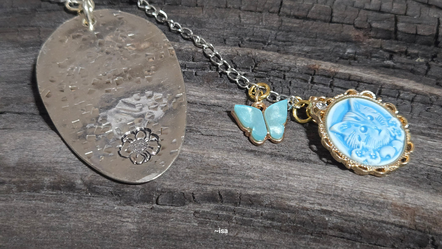 Kitty Bookmark with Chain Trim