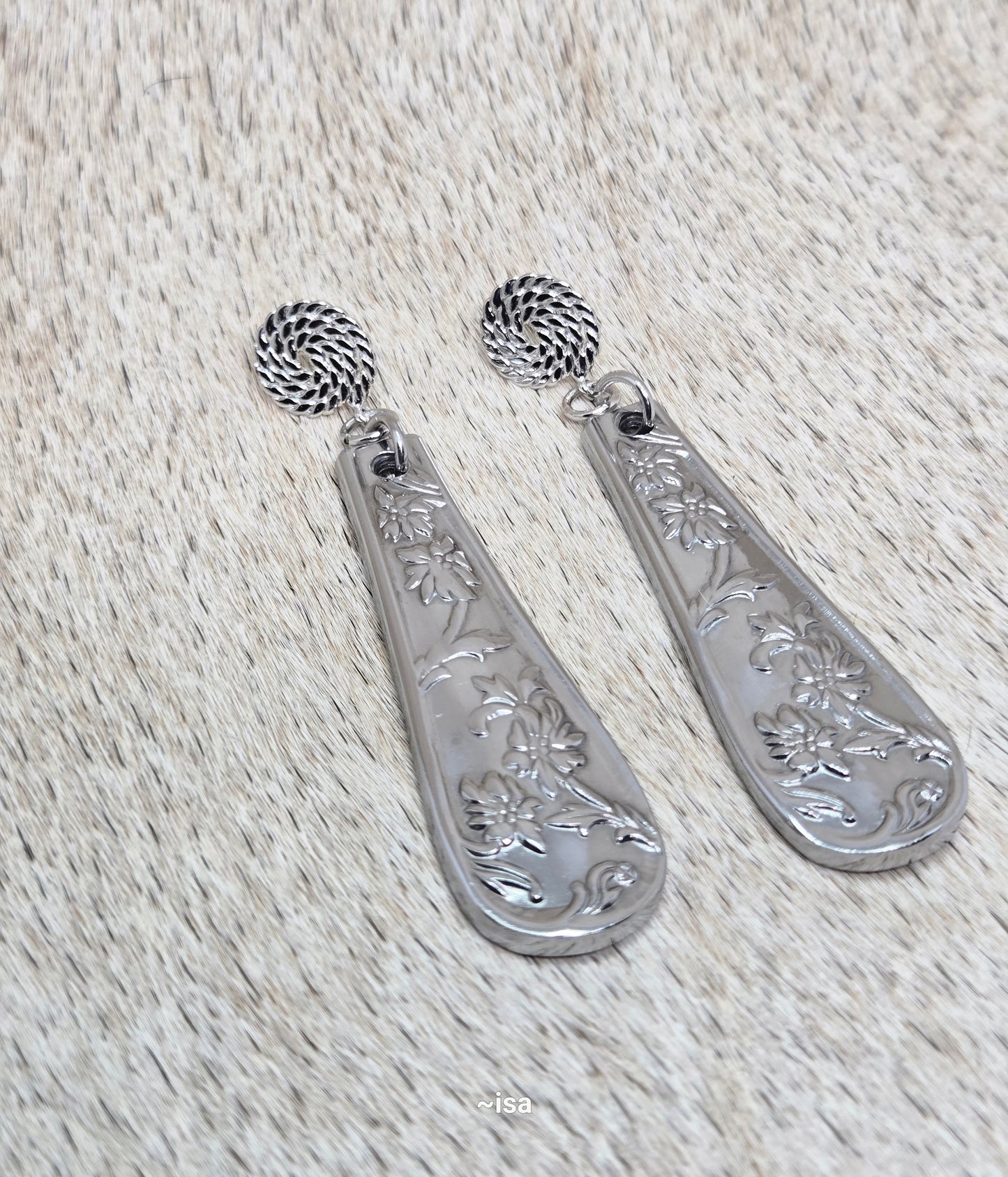 Silver post vine