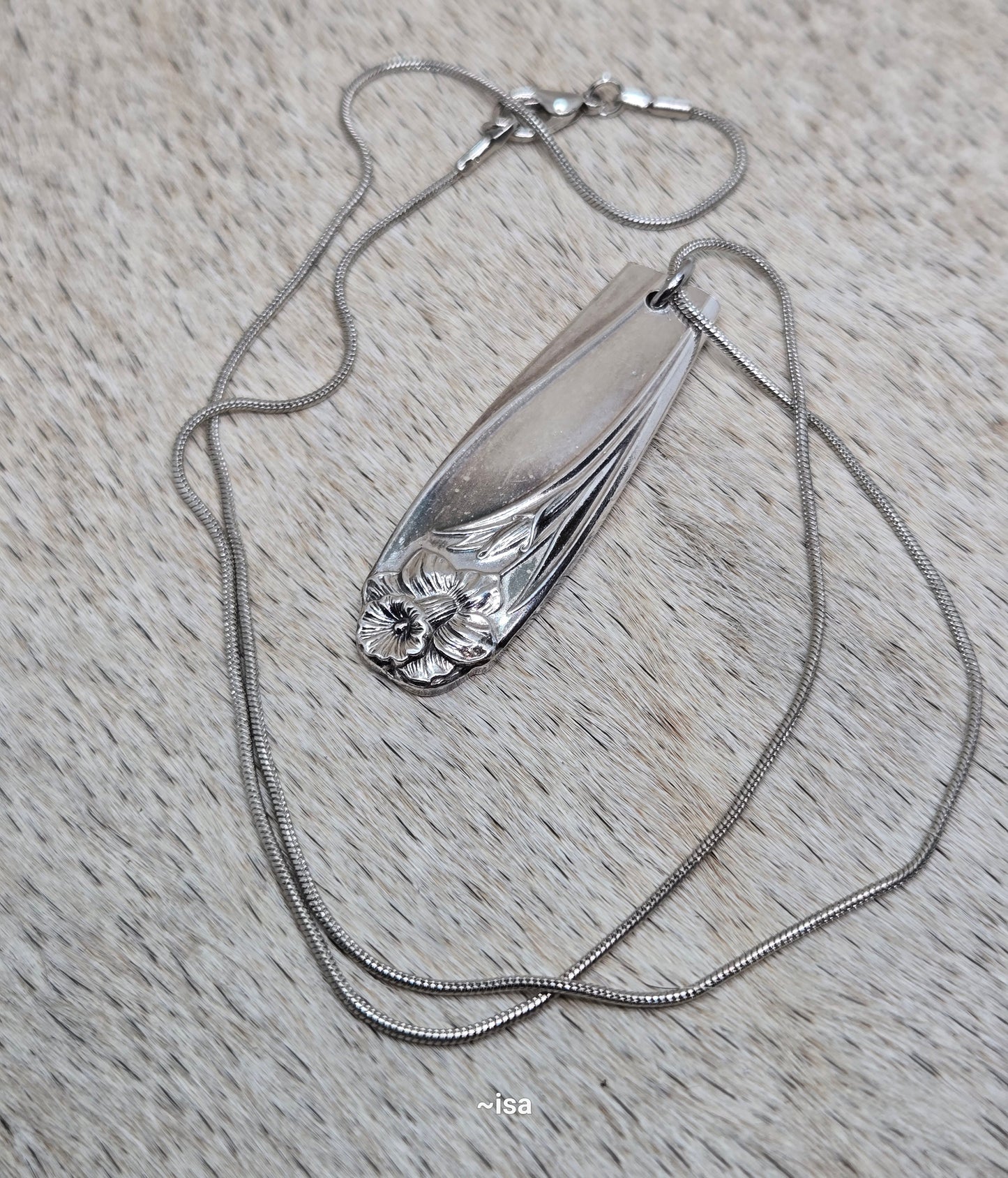 Dafadiol necklace