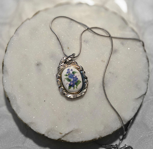 Dainty Flower Necklace 20-inch metal chain