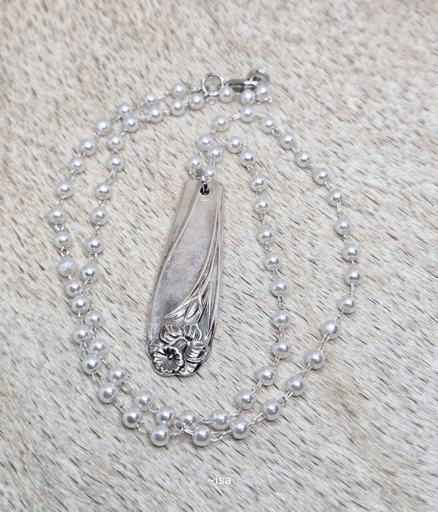 Pearl Silver Dafadiol