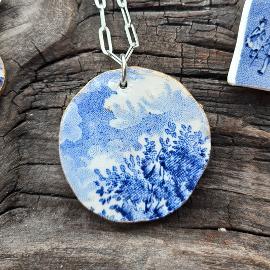 Circle Leaf Necklace